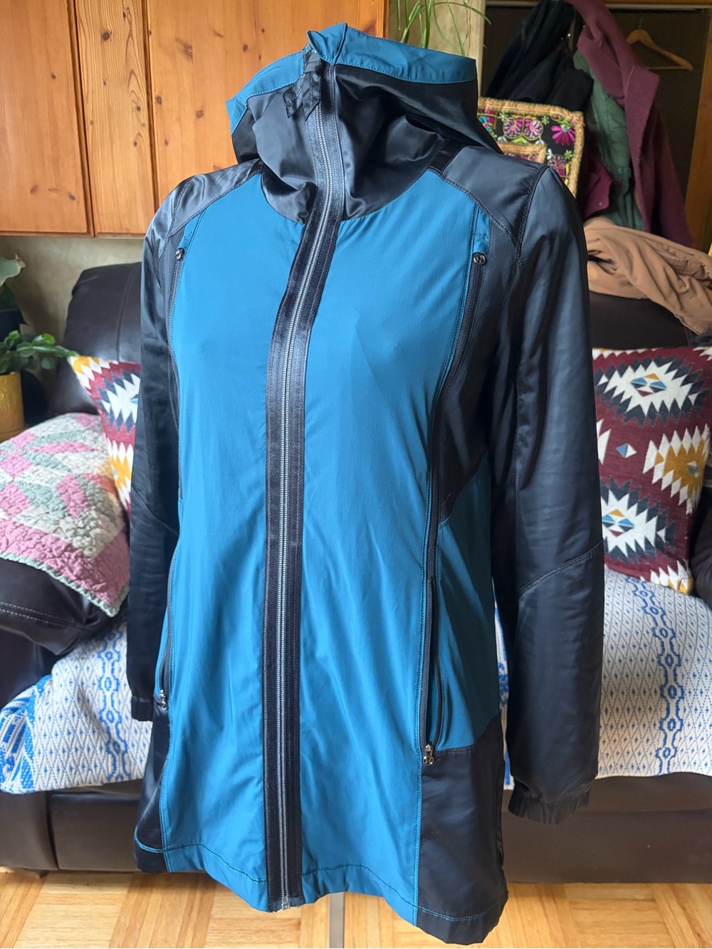 Lululemon Right Round Jacket Alberta Lake/Black Size 6